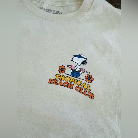 PEANUTS Tropical Beach Club Tee Size XL NWOT - Picture 5 of 9
